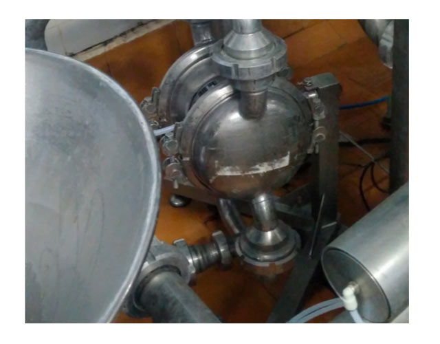 Мембранный пневматический насос DEPA DL40 SLV Z-T перекачивает 20% сметану, питьевой йогурт, молоко, творог